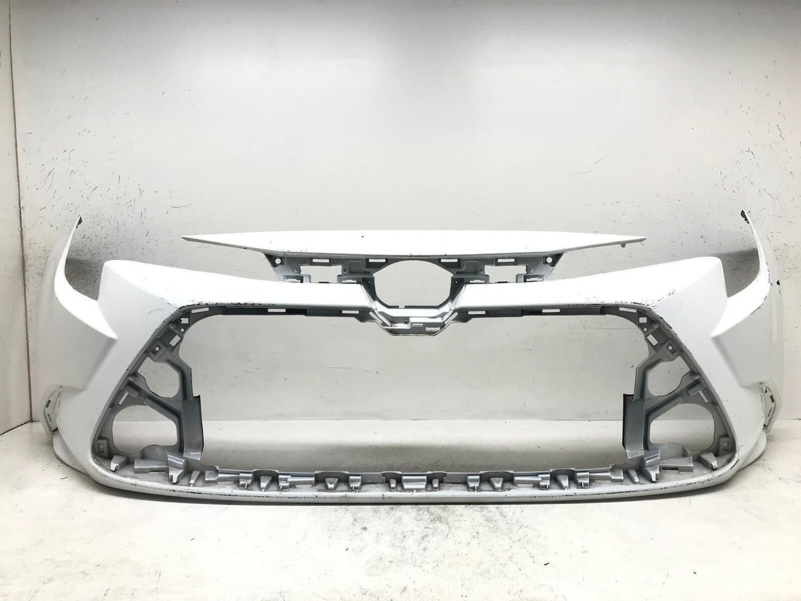 Front Bumper Cover 040 Toyota Corolla Sedn L/LE/XLE/Hybrid 20 21 52119-12G00 OEM