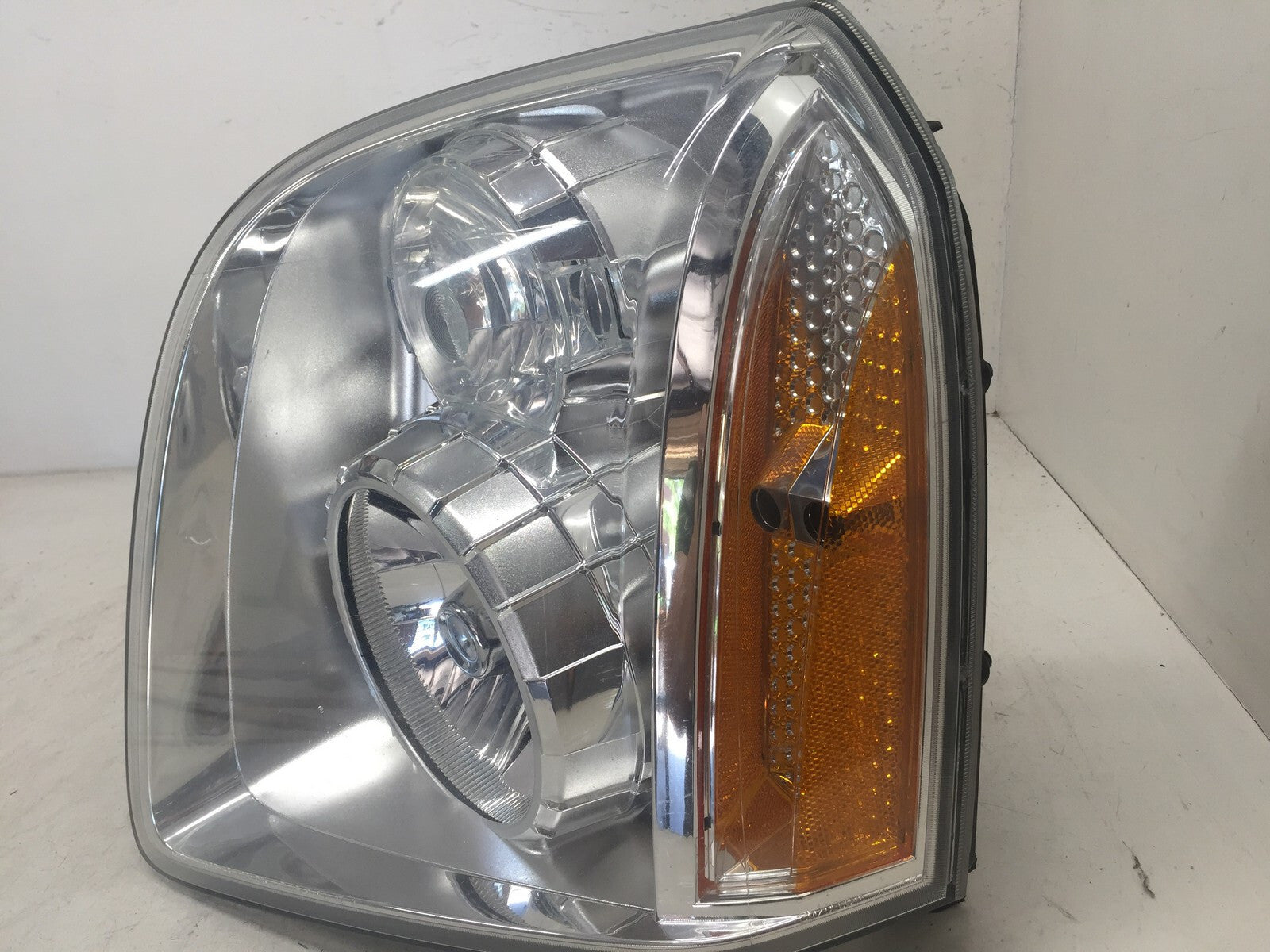 Headlight Damaged Headlamp Left Driver Side GMC Yukon XL 1500 2500 2007-2014 OEM