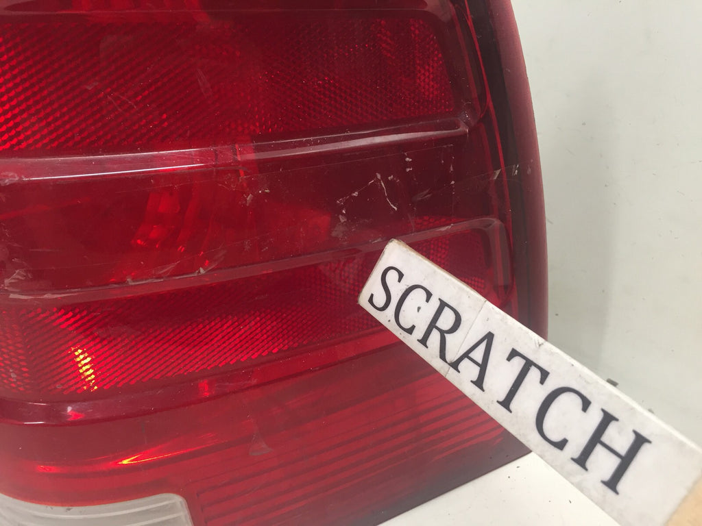Tail light Damaged Lamp Passenger RH Ford Expedition 2003-2006 2L1Z-13404-AB OEM