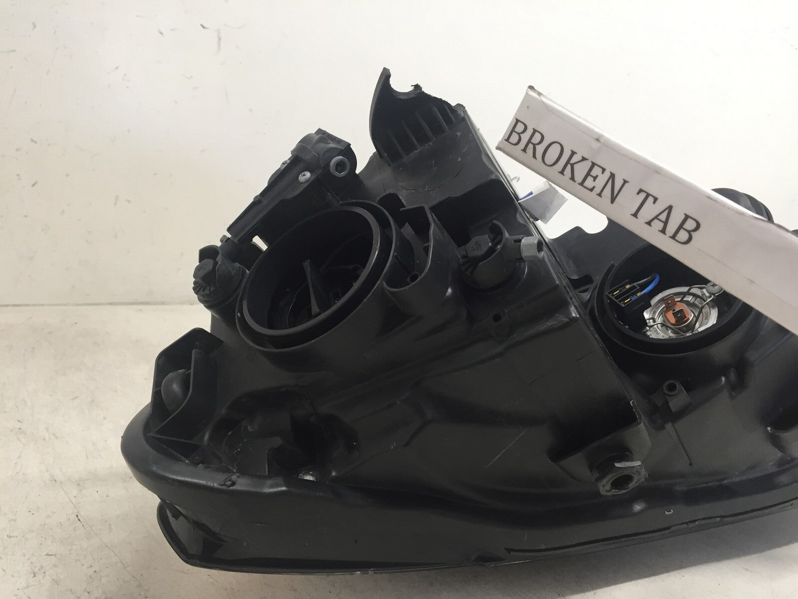 Headlight Damaged Lamp Passenger RH USA type Volkswagen Passat B7 2011-2015 CAPA