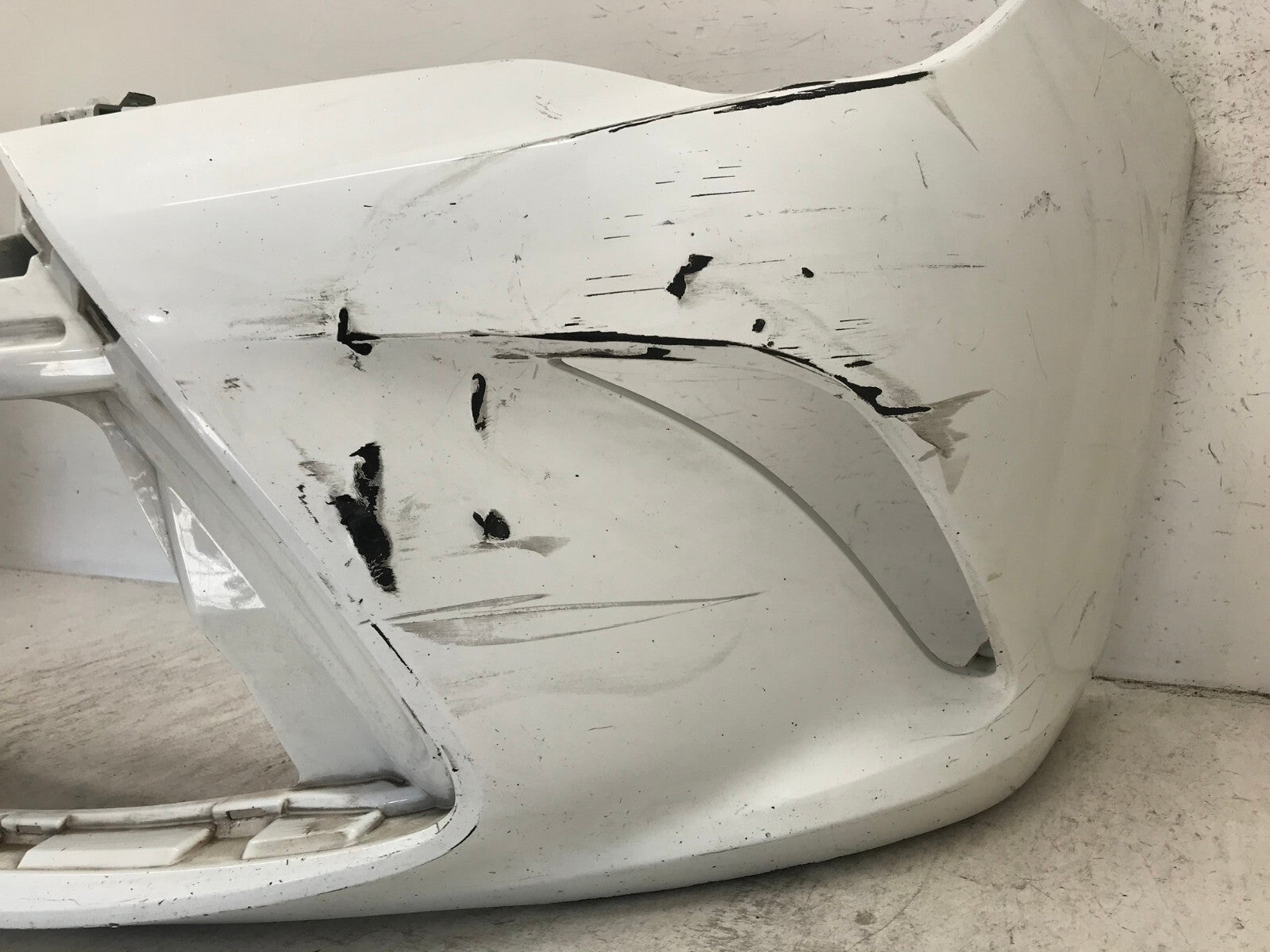 Front Bumper Cover White 15-17 Toyota Camry LE/XLE/SE/XSE/Hybrid 52119-06A50 OEM