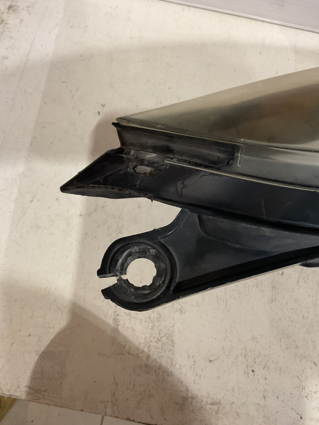 Headlight Damaged Left Driver LH 2014 2015 2016 Hyundai Elantra 92101-3Y OEM