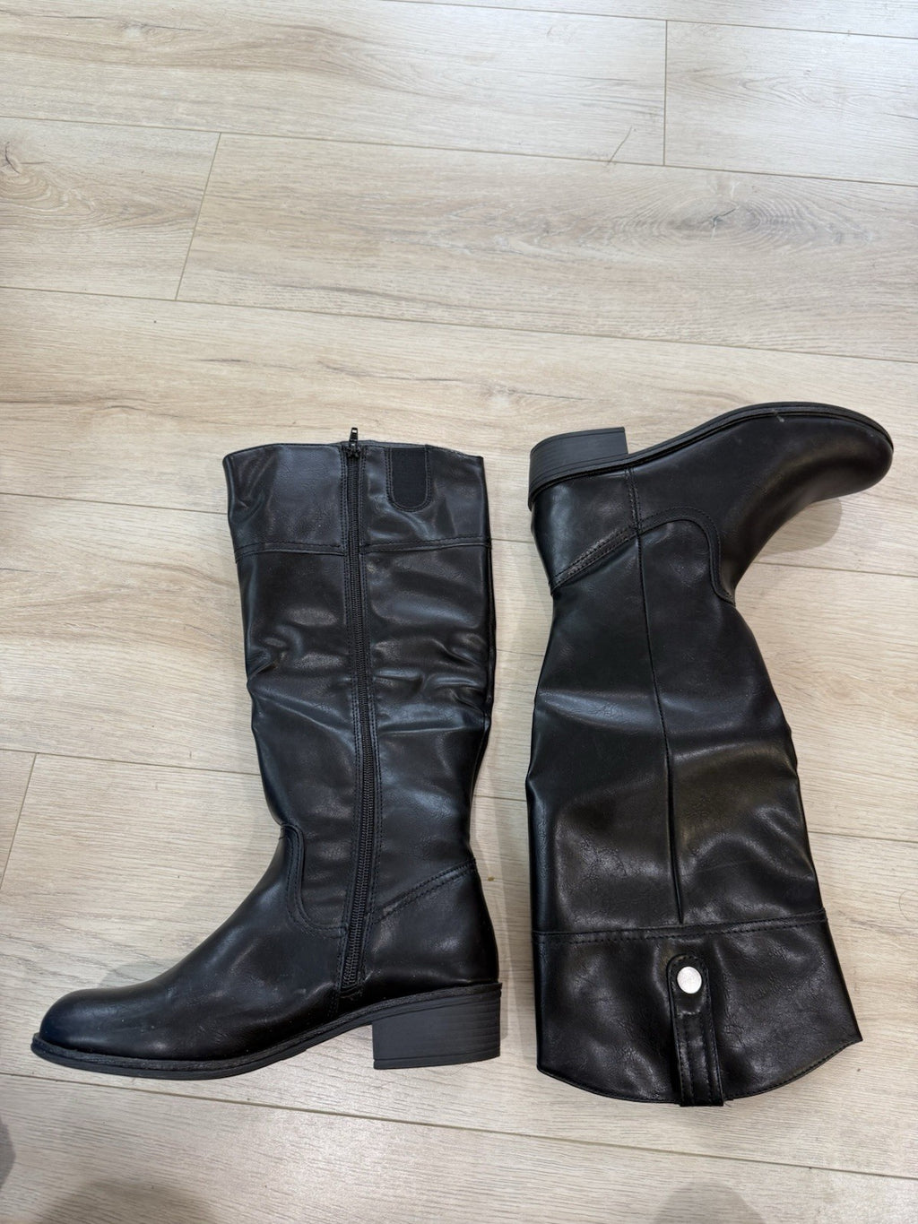 St. John’s Bay Women’s Size 8m Black Boots