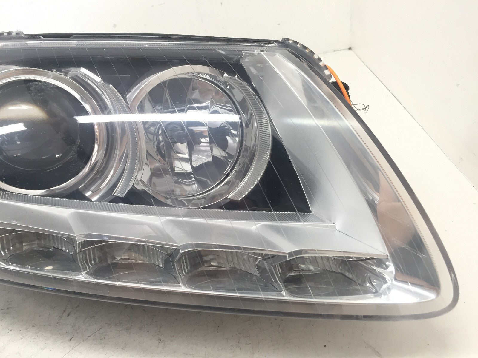 Xenon HID Headlight Damaged Passenger RH Audi A6 S6 2009-2011 4F0941004DG OEM2