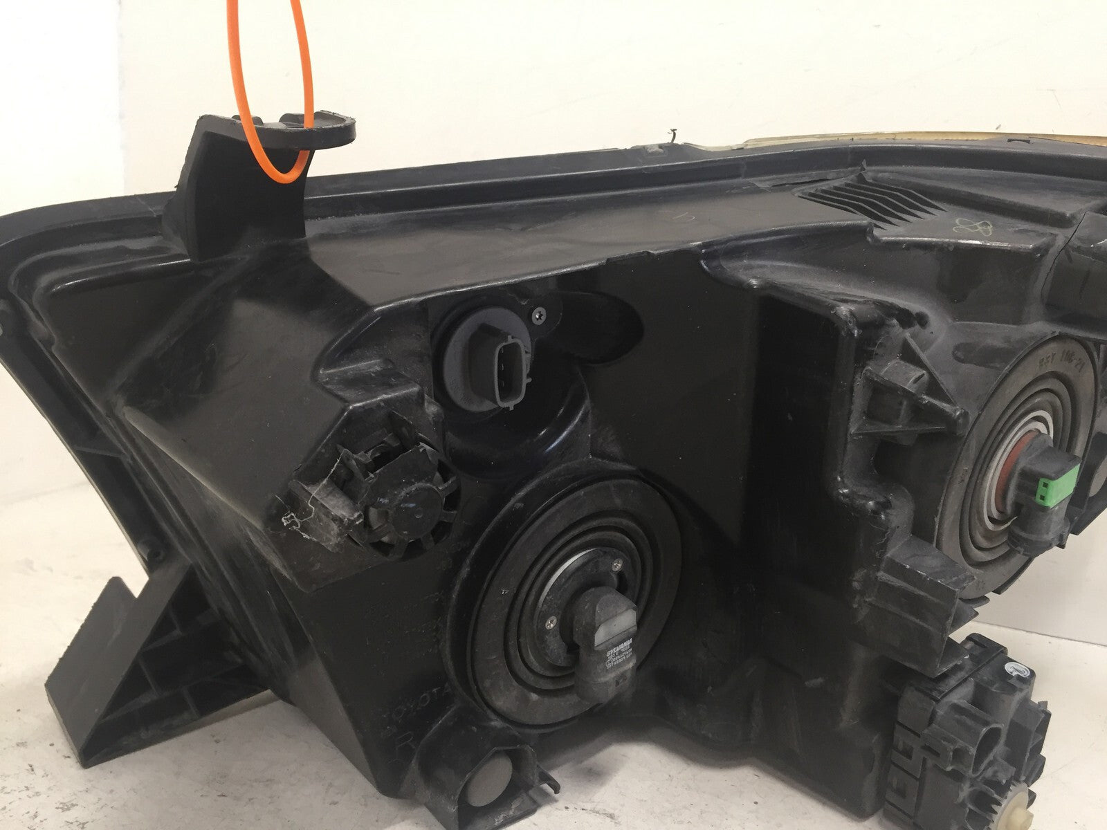 Headlight Damaged Halogen Right Passenger RH Toyota Sequoia Tundra 2008-2013 OEM