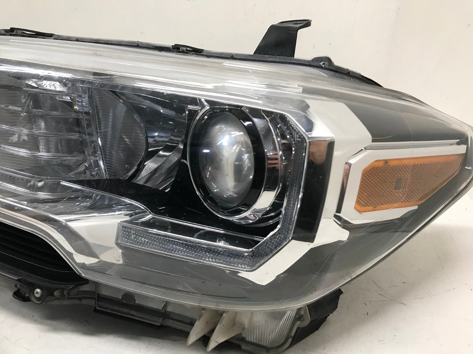 Halogen Headlight Damaged LED DRL Left Driver LH Toyota Tacoma 2016 -2019 OEM4
