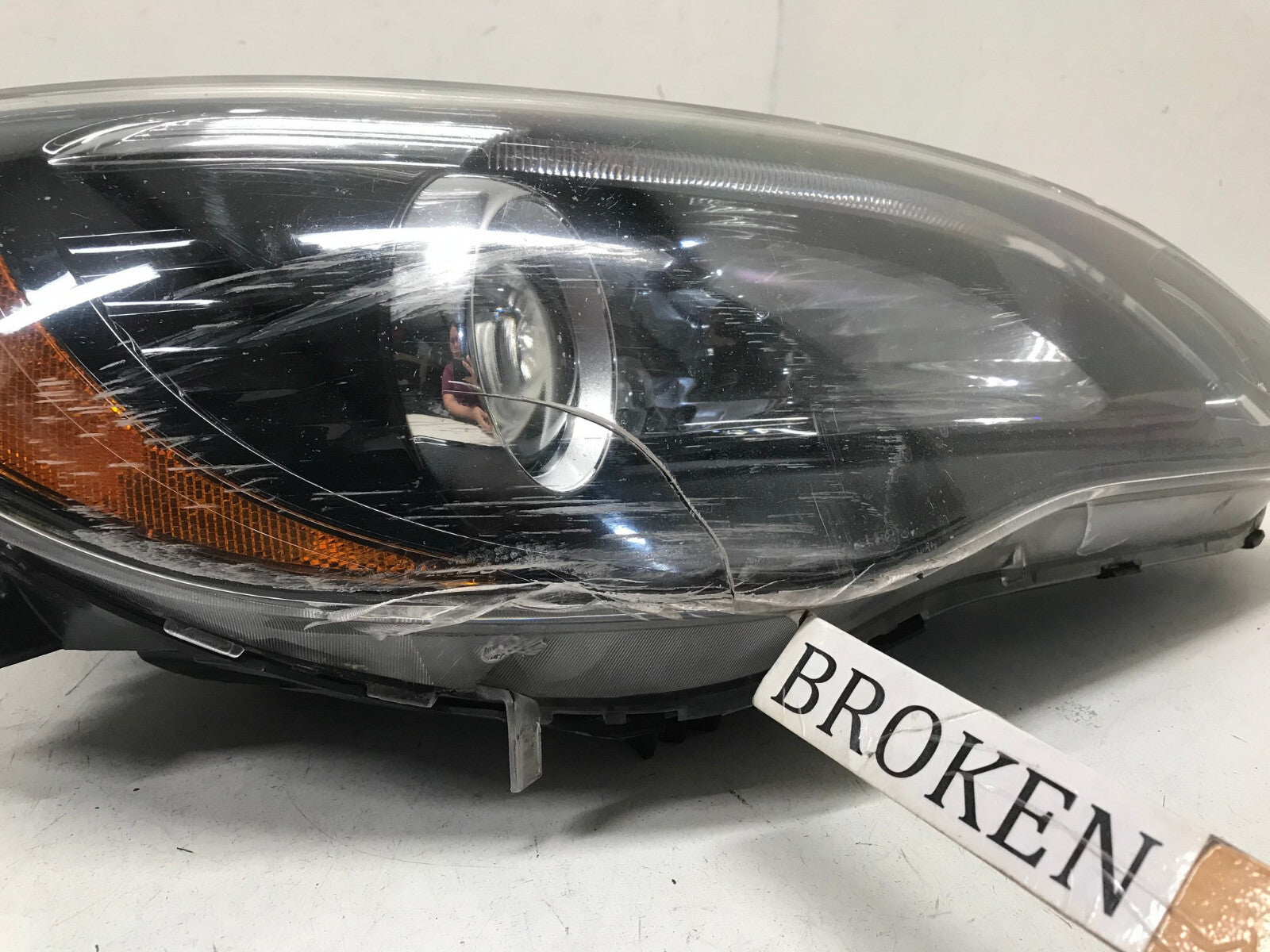 Headlight Damaged Right RH Passenger 11-14 Chrysler 200 68088066AG OEM