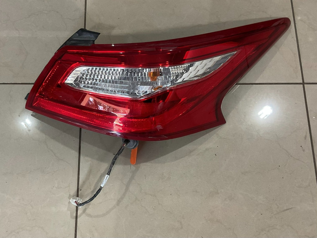Tail Light Right RH Passenger Nissan Altima 2016 2017 2018 CAPA