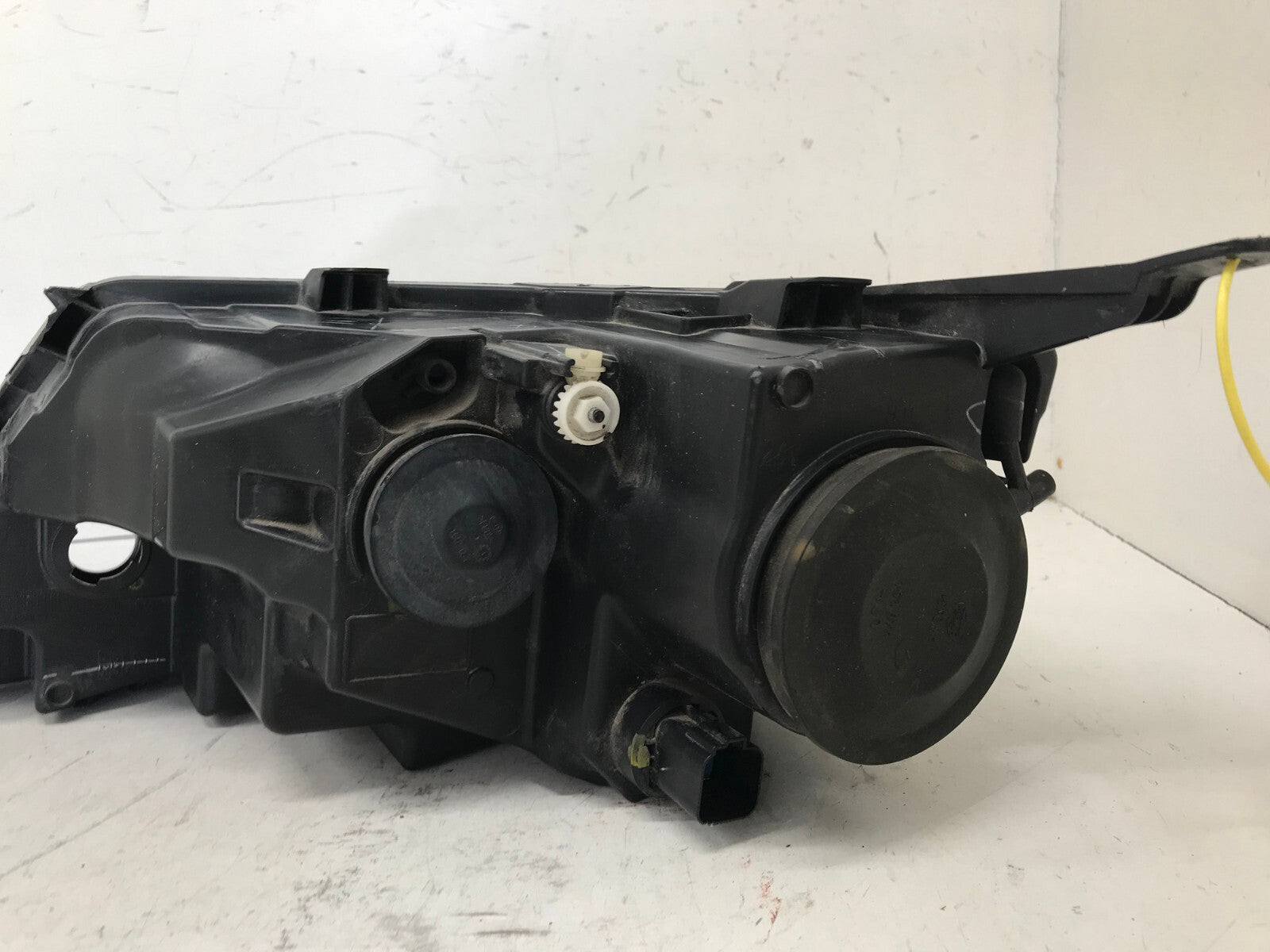 Headlight Damaged Passenger RH 2010 2011 2012 Ford Fusion 9E5Z13008A OEM
