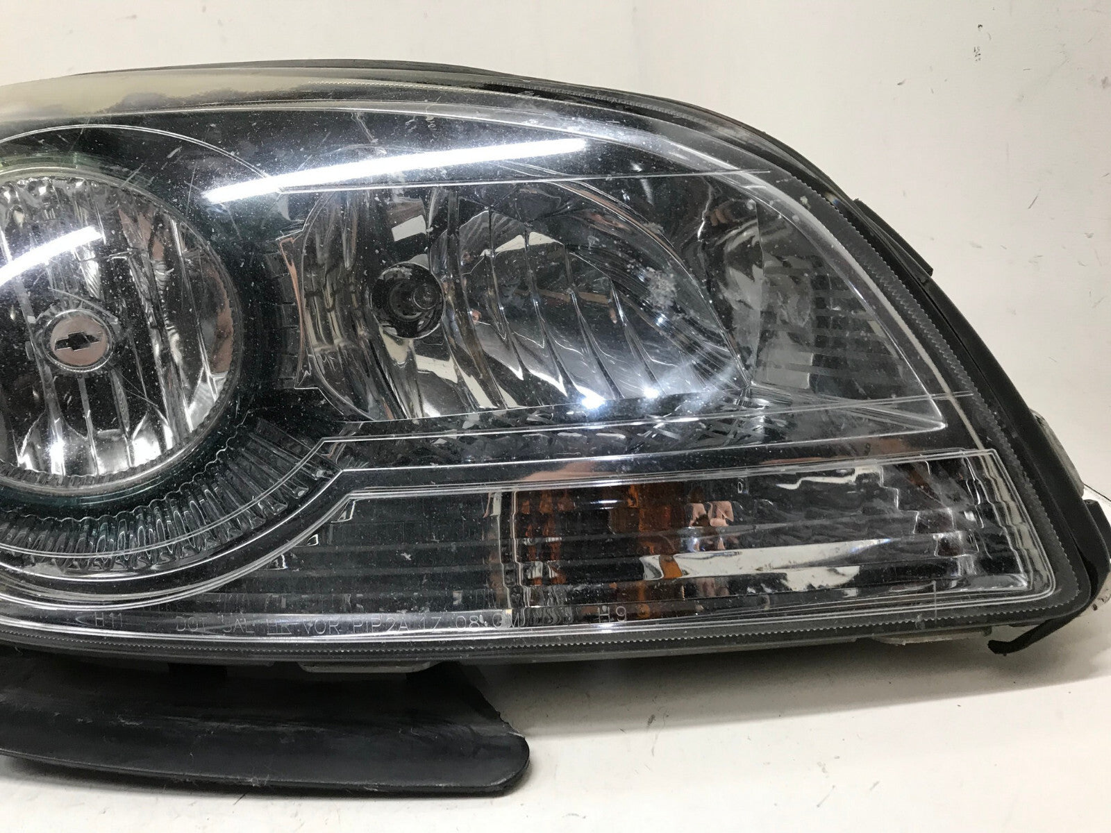 Headlight Damaged Right RH Passenger Chevy Malibu 2008-2012 16580006-B OEM