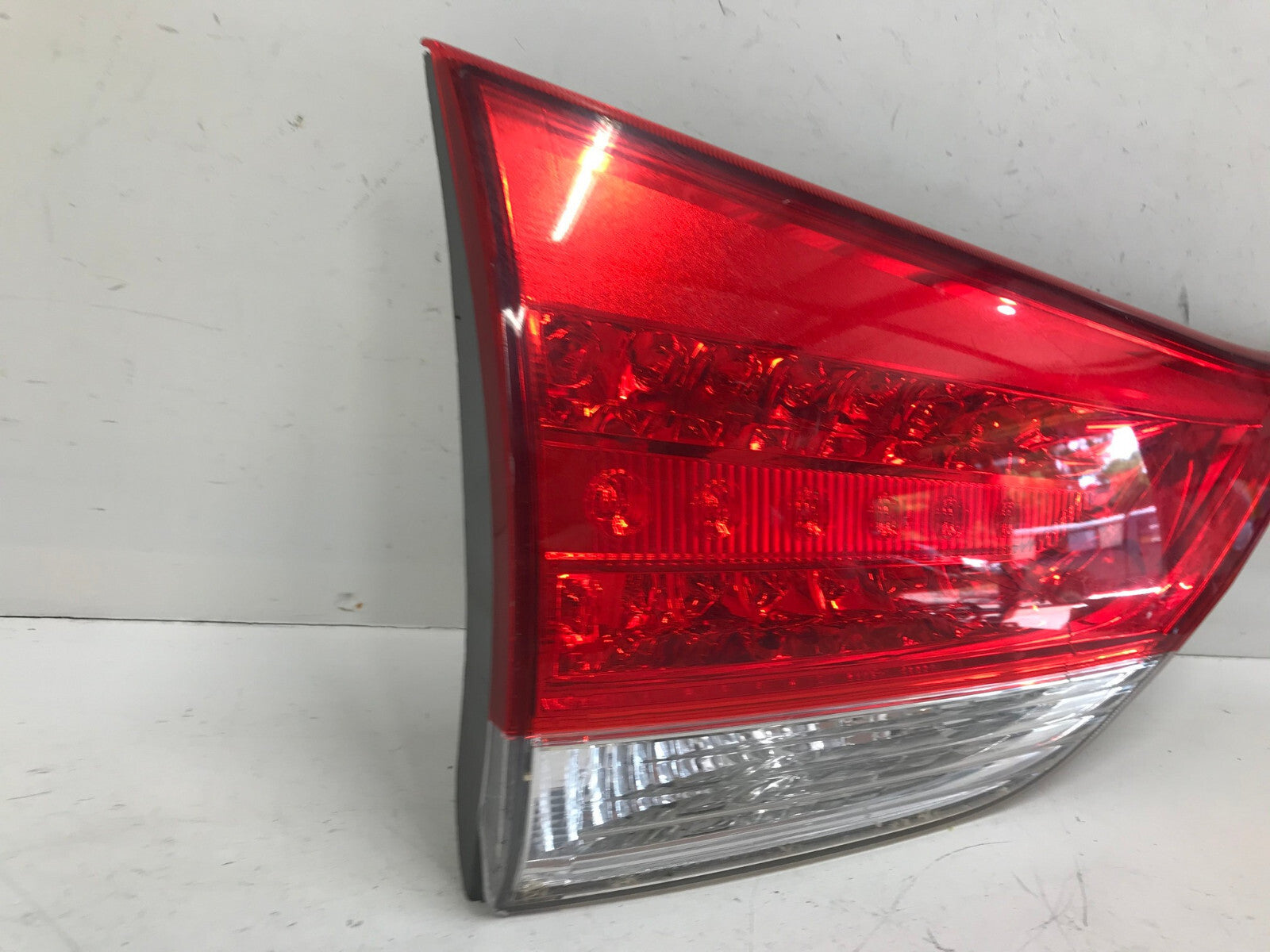 Tail light Damaged Driver LH Toyota Sienna 2011 2012 2013-2014 OEM OEM