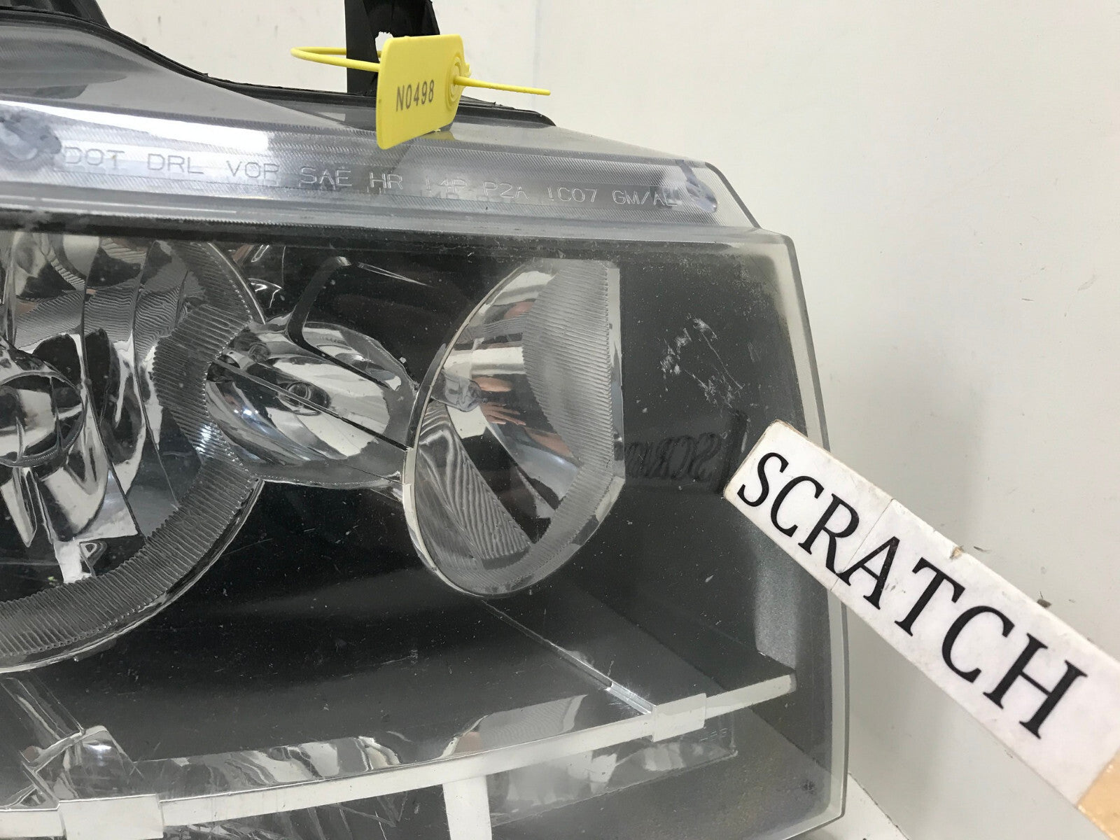 Headlight Damaged Right RH Passenger Chevrolet Suburban 2007-2014 15950808 OEM
