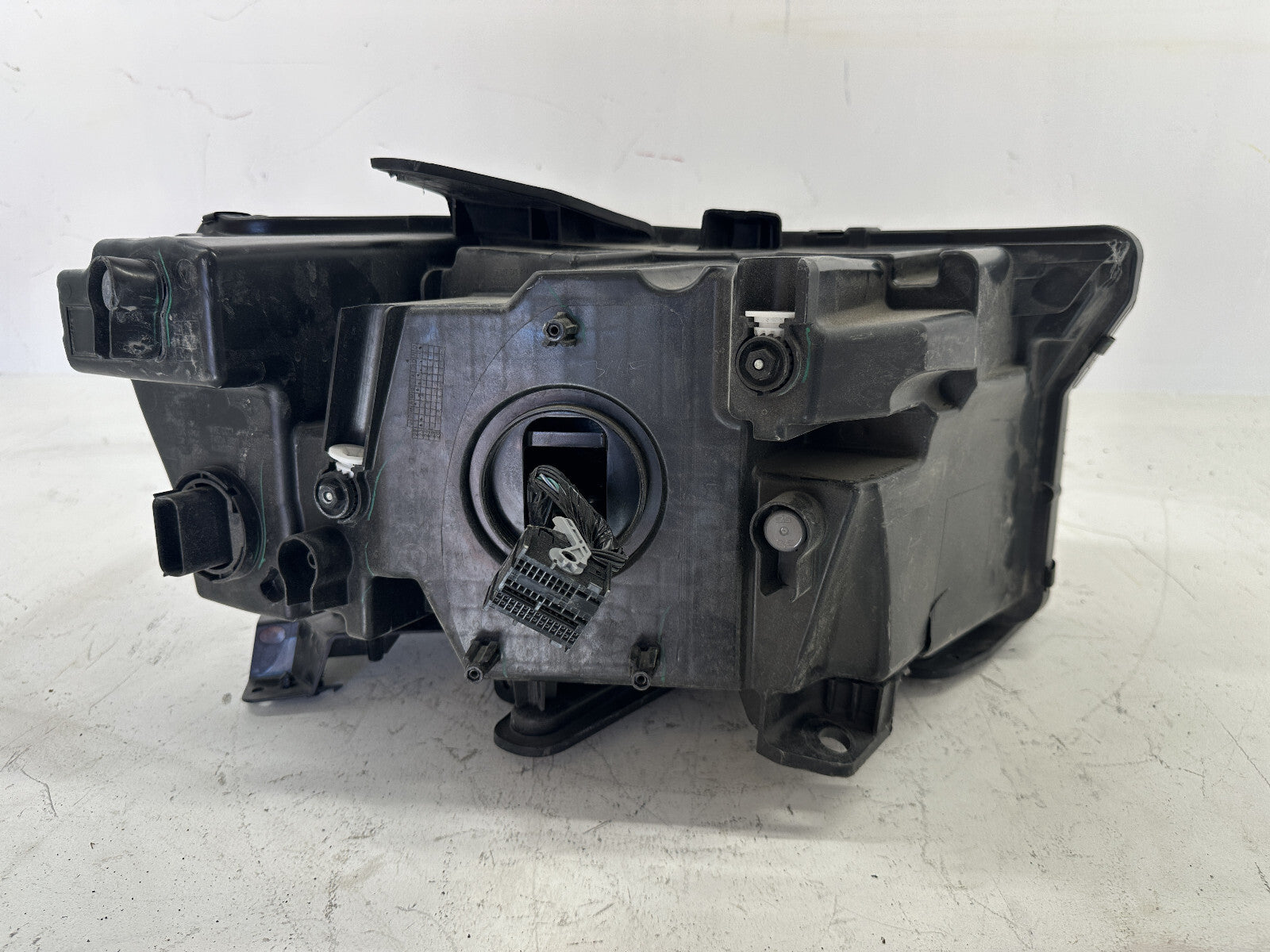 Headlight Damaged Driver LH 2021 22 2023 2024 Jeep Grand Cherokee 68376993AE OEM