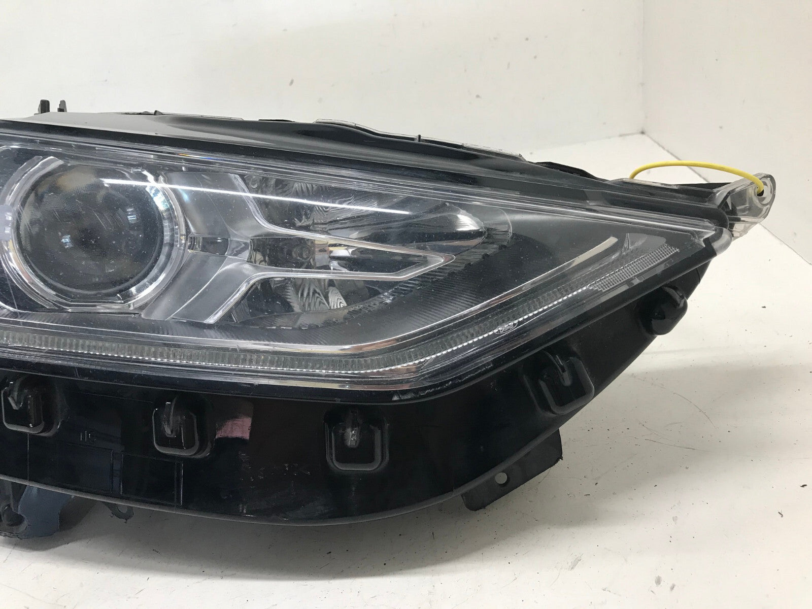 Halogen Headlight Damaged Passenger RH Ford Fusion 2017-2020 HS73-13W029-CJ OEM
