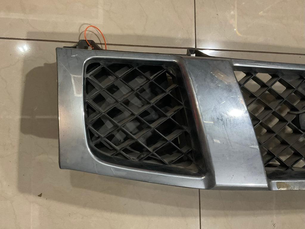 Grill Grille Black And Silver 2005 2006 2007 Nissan Pathfinder OEM