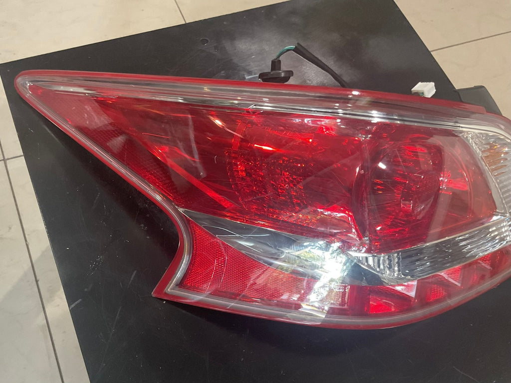 Tail Light Left Driver LH Nissan Altima 13-14 949+463+35 OEM