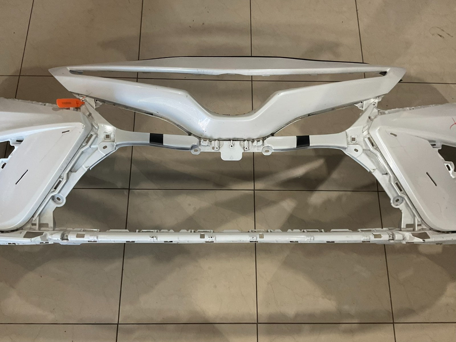Front Bumper Cover White 2018-2020 Toyota Camry SE XSE 52119+06e20 OEM