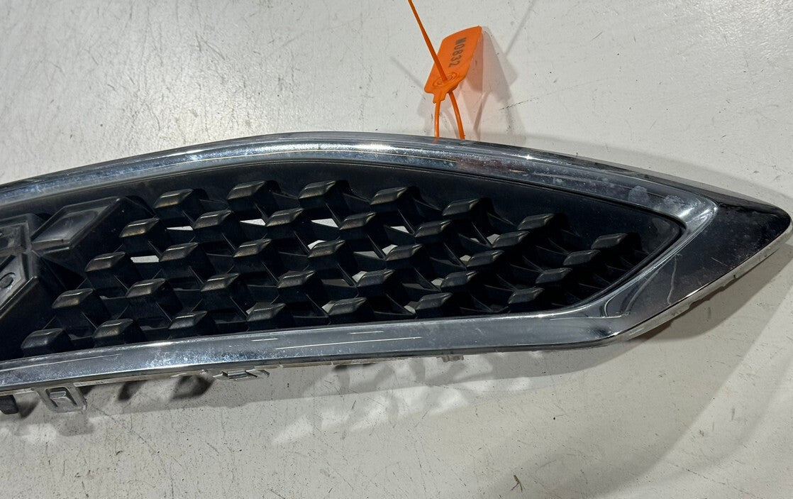Grill Grille Black/Silver Trim Mitsubishi Mirage 2017-2020 6402A380 OEM