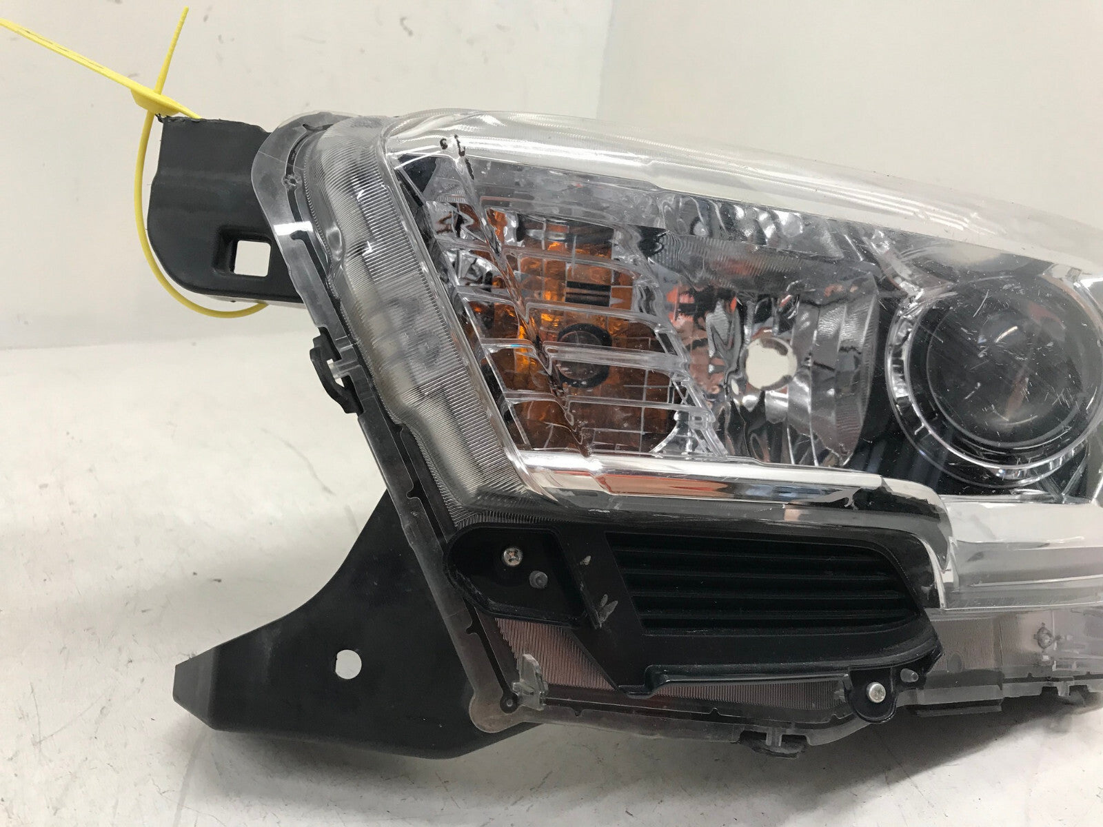 Projector Headlight Damaged Passenger RH Toyota Tacoma 2016-2018 8115004250 OEM2