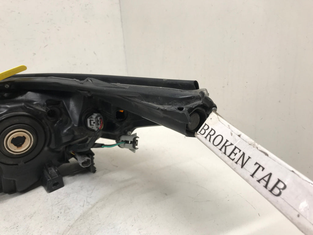 Headlight Damaged RH Passenger 2014 2015 2016 Toyota Highlander 81110-0E250 OEM