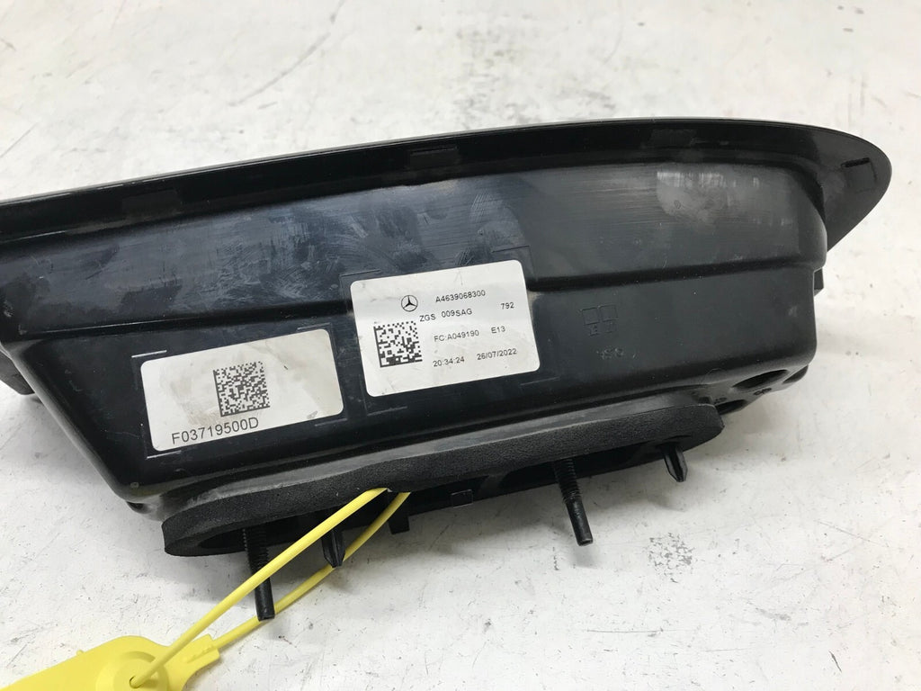 Tail light Damaged Driver LH Mercedes Benz G 550 2019-2022 2023 A4639068300 OEM
