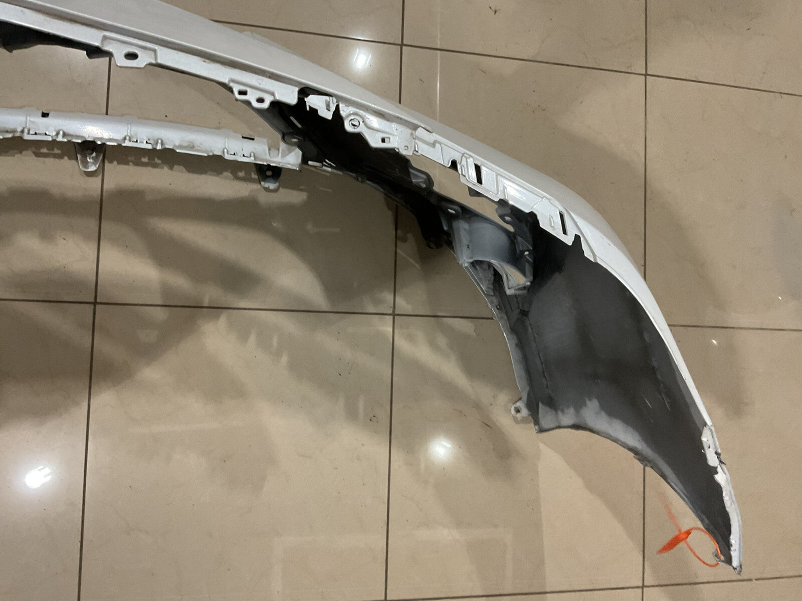 Front Bumper Cover White 2018-2020 Toyota Camry SE/XSE/Hybrid SE 52119+06E20 OEM