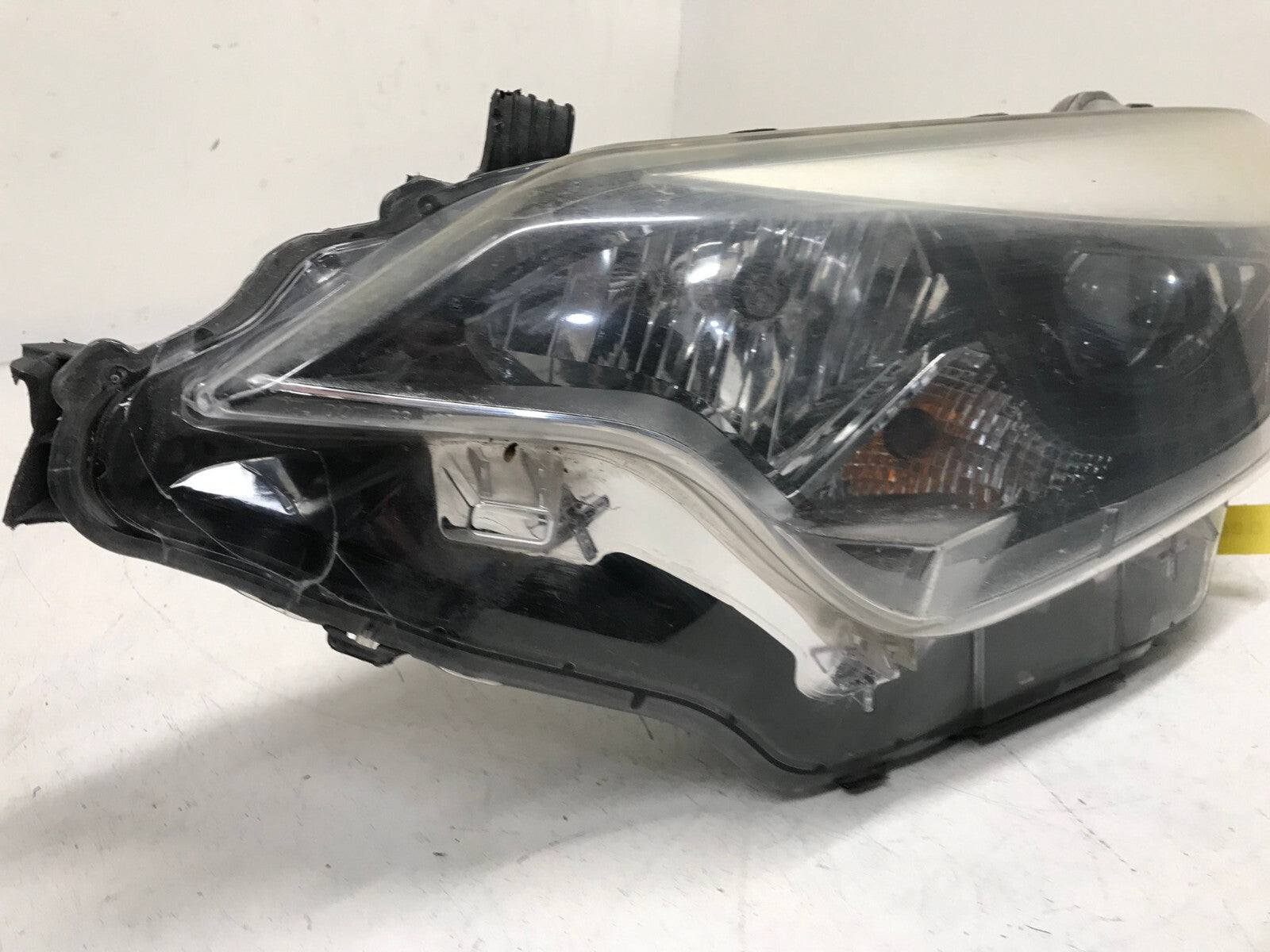 Halogen Headlight Damaged Driver LH Toyota Corolla 14 2015 2016 81150-02E60 OEM