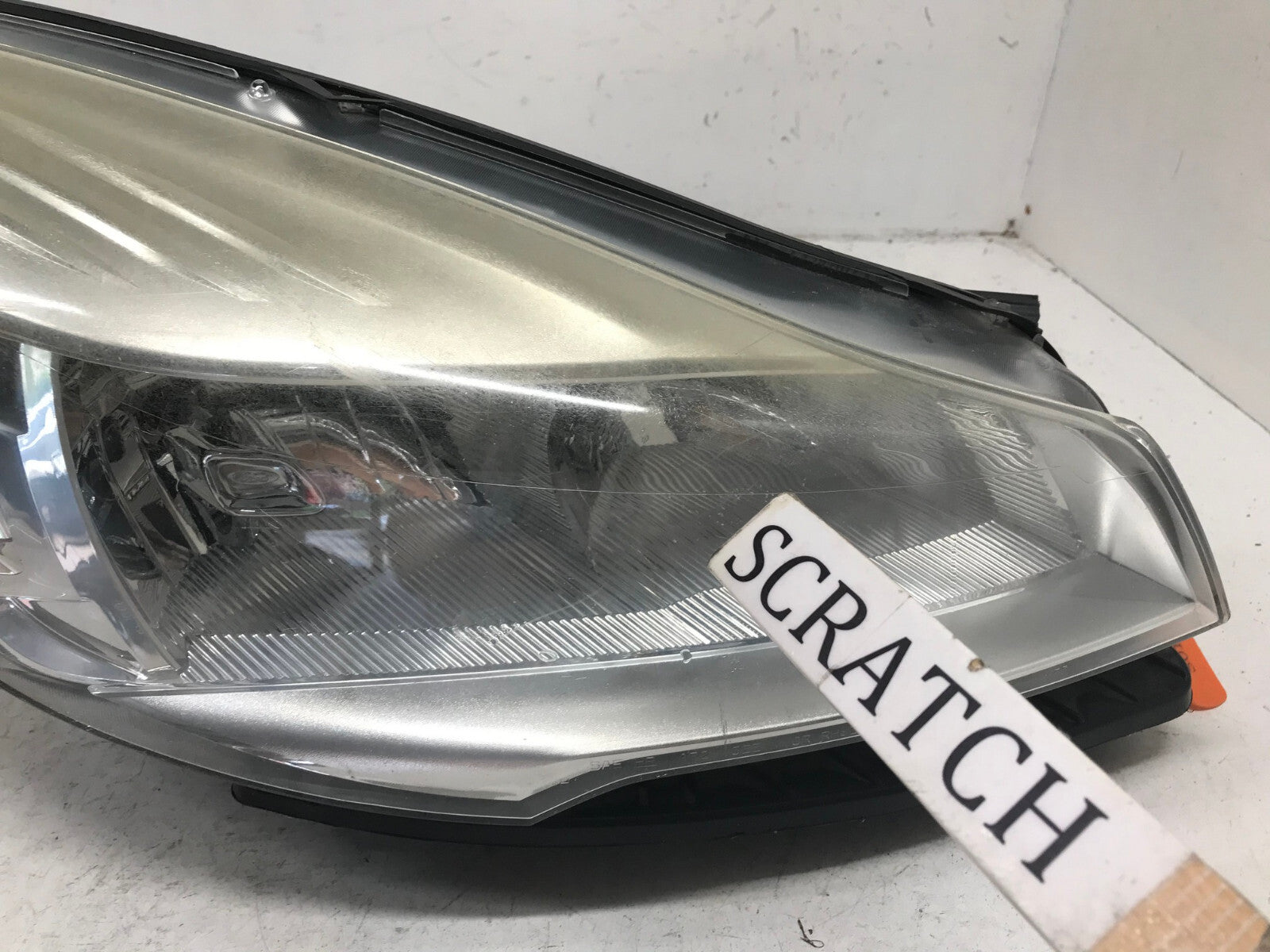 Headlight Damaged Right passenger RH Ford Escape 2013-2016 R 44ZH-2090-A OEM