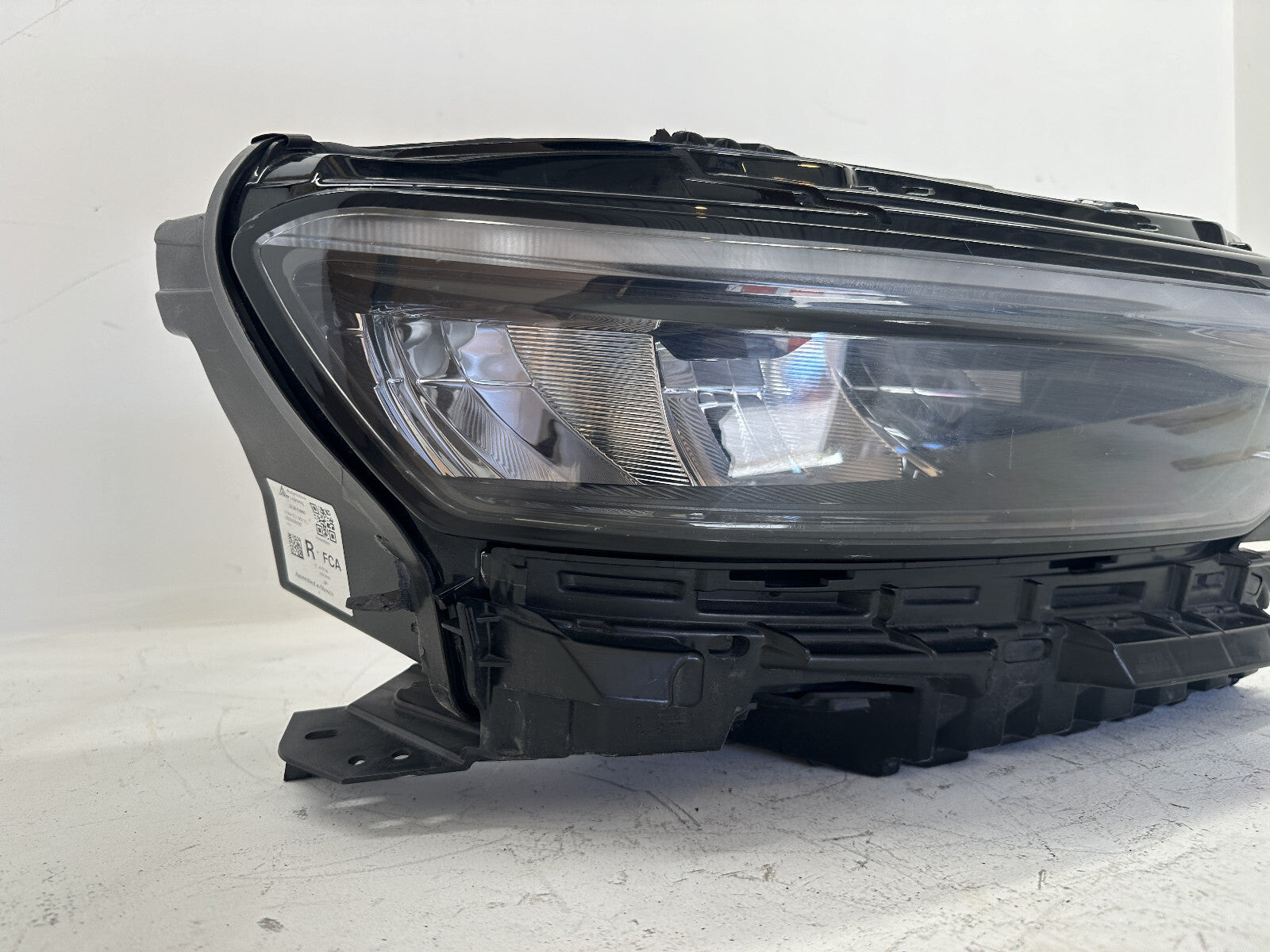 Headlight Damaged Passenger RH 21-2024 Jeep Grand Cherokee 20F68376992AE OEM