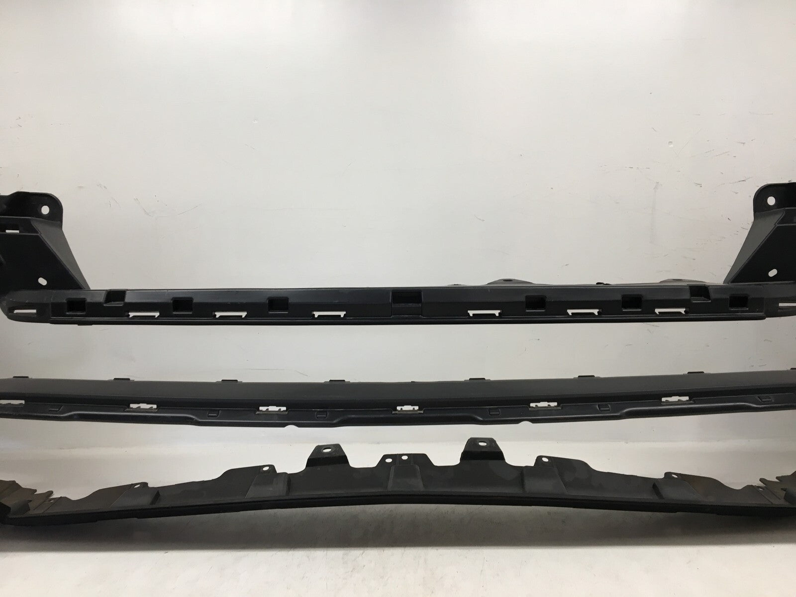 Front Bumper Cover Toyota Tacoma SR SR5 Limited w/o Flare Holes 2016-2018 OEM