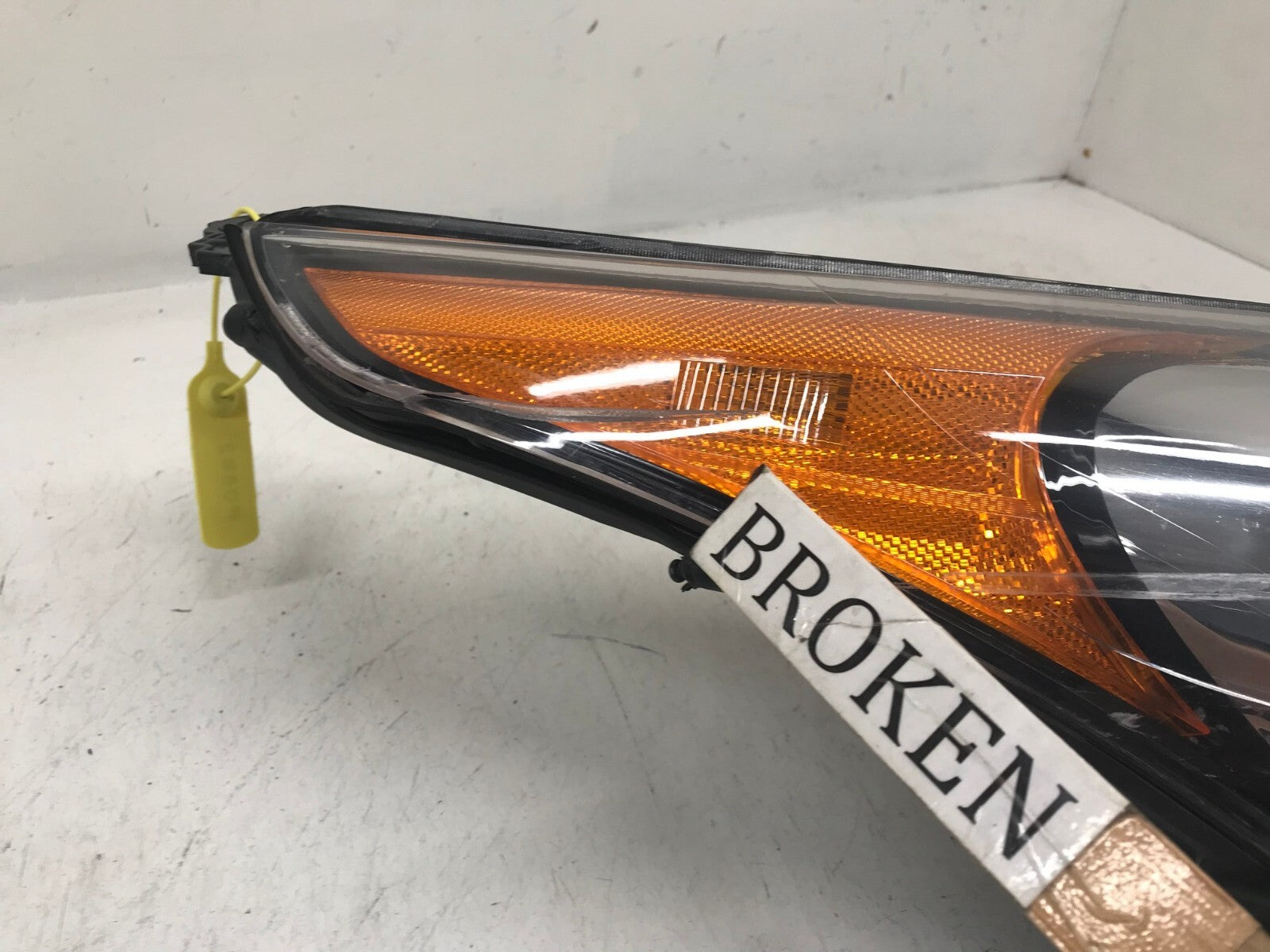 Headlight Damaged Right RH 12-2017 Hyundai Veloster PARTS ONLY 92102-2V030 OEM
