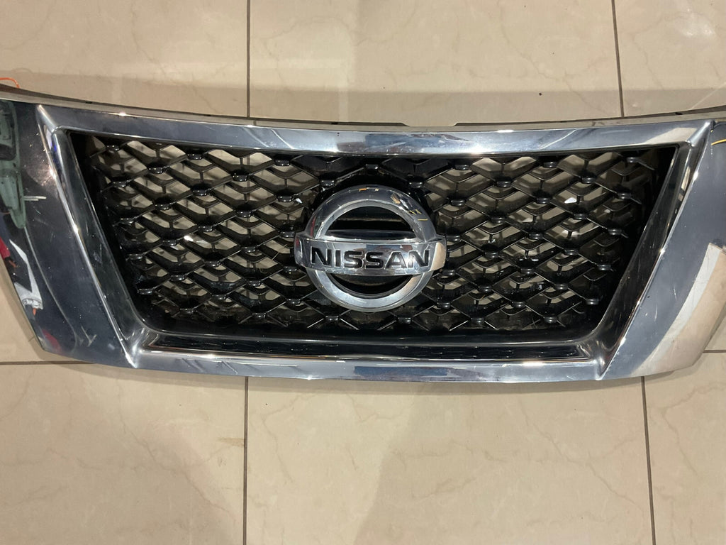 Grille Grill Black And Silver 2013 - 2017 Nissan Pathfinder 62310-3KNOB OEM