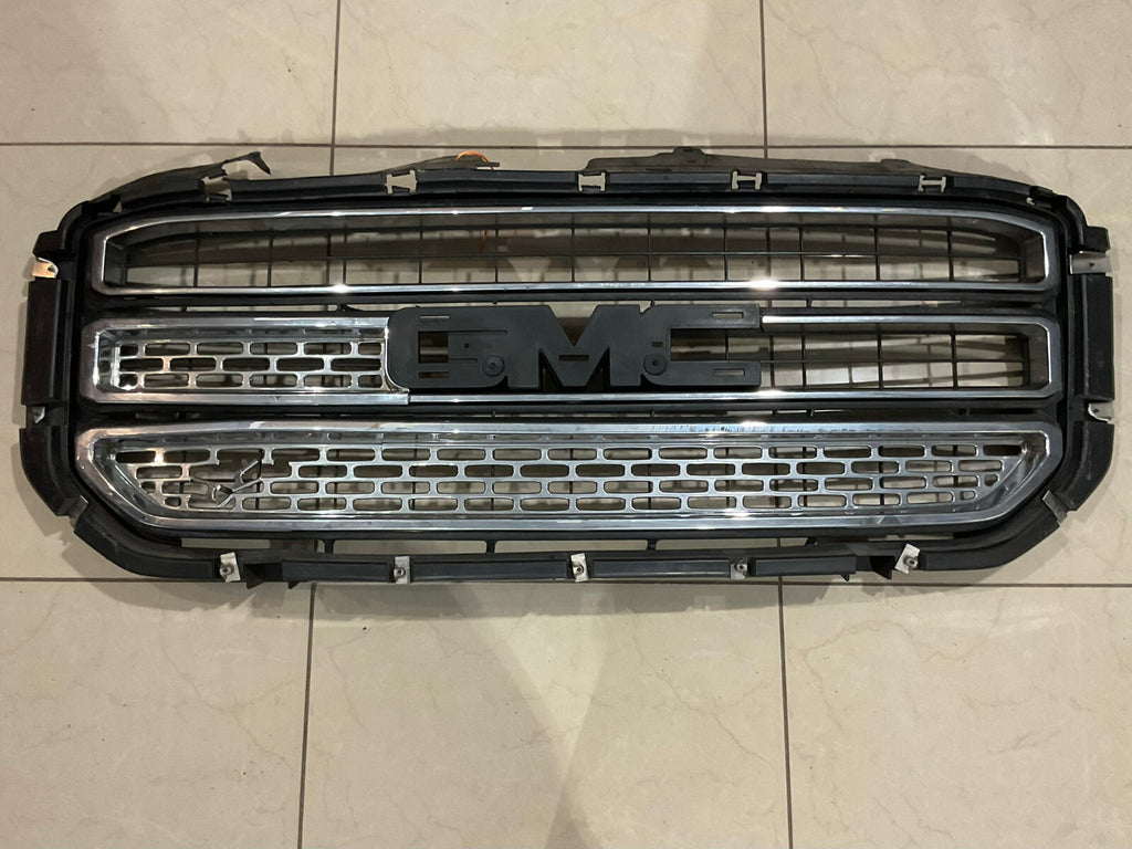 Grille Grill Black & Silver 2015-2018 GMC Yukon 84119634 OEM