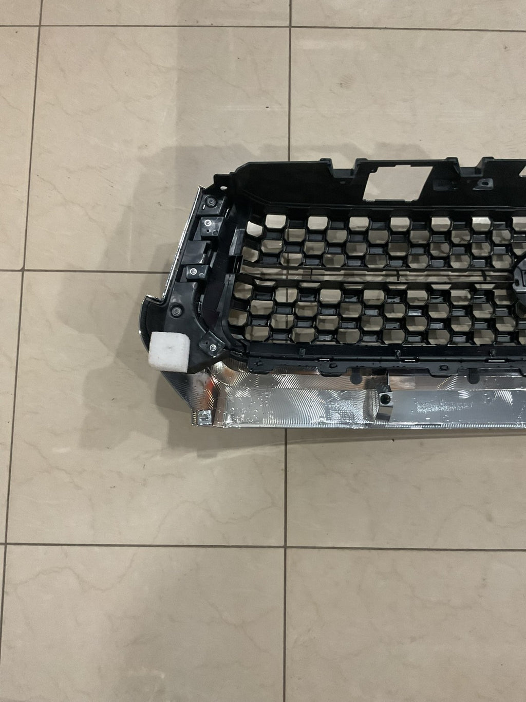 Grill Grille Black/Silver 2018 2019 2020 Toyota Tundra SR5 53285+0c010 OEM