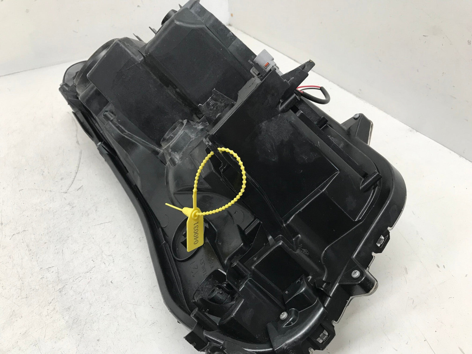 Headlight Damaged Right RH Passenger Toyota RAV4 2016 2017 2018 81110-0R080 OEM