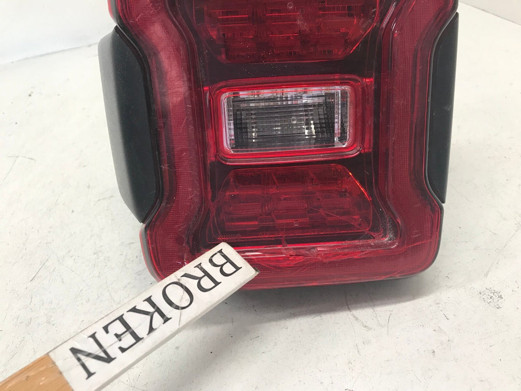 Tail light Damaged Left Driver LH 2018 2021 Jeep Wrangler 68474045AA OEM