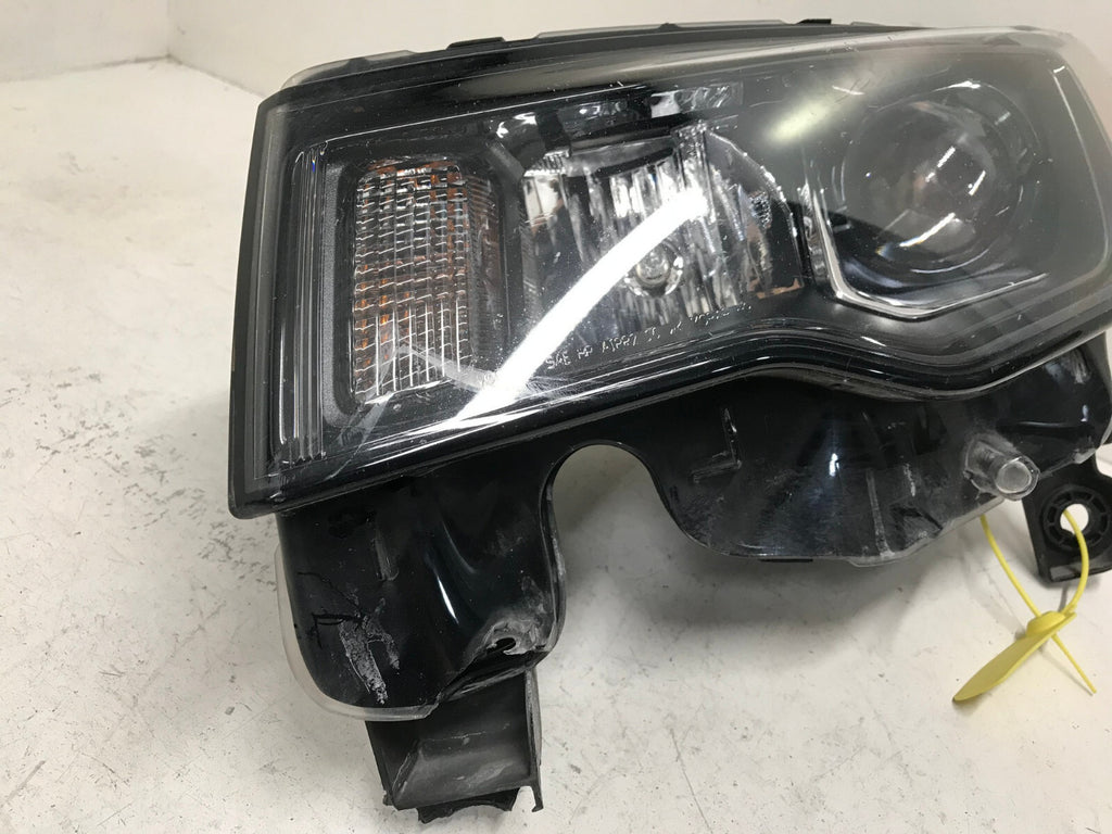 Halogen Headlight Damaged Driver LH Jeep Grand Cherokee 2017-2021 68266647AD OEM