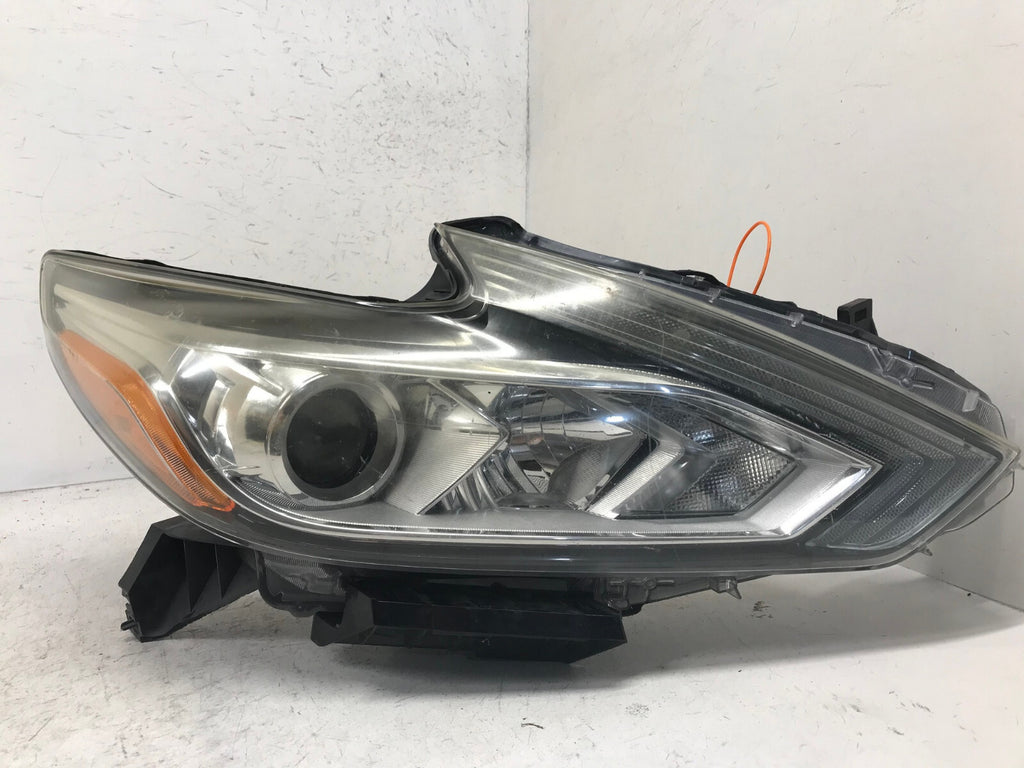 Headlight Damaged passenger RH 2016 2017 2018 Nissan Altima R 260109HS0A OEM