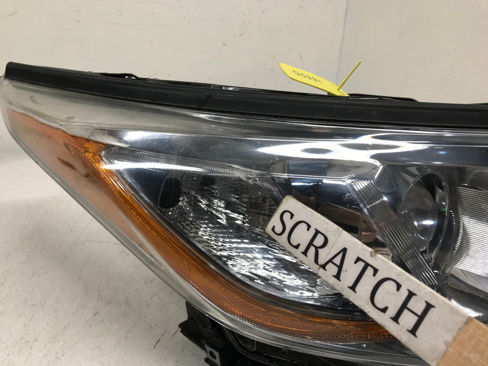 Headlight Damaged RH Passenger 2014 2015 2016 Toyota Highlander 81110-0E250 OEM