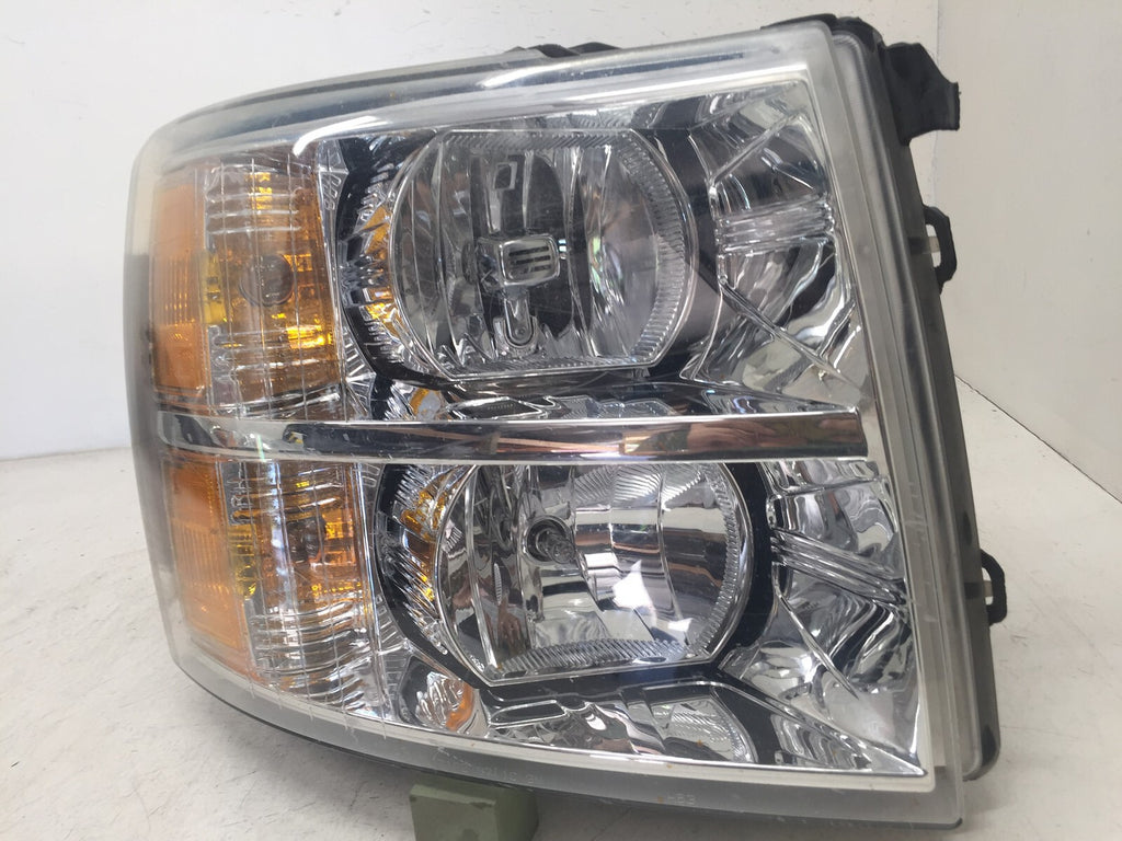 Headlight Damaged Headlamp Passenger RH Chevy Silverado Pickup Truck 07-14 OEM