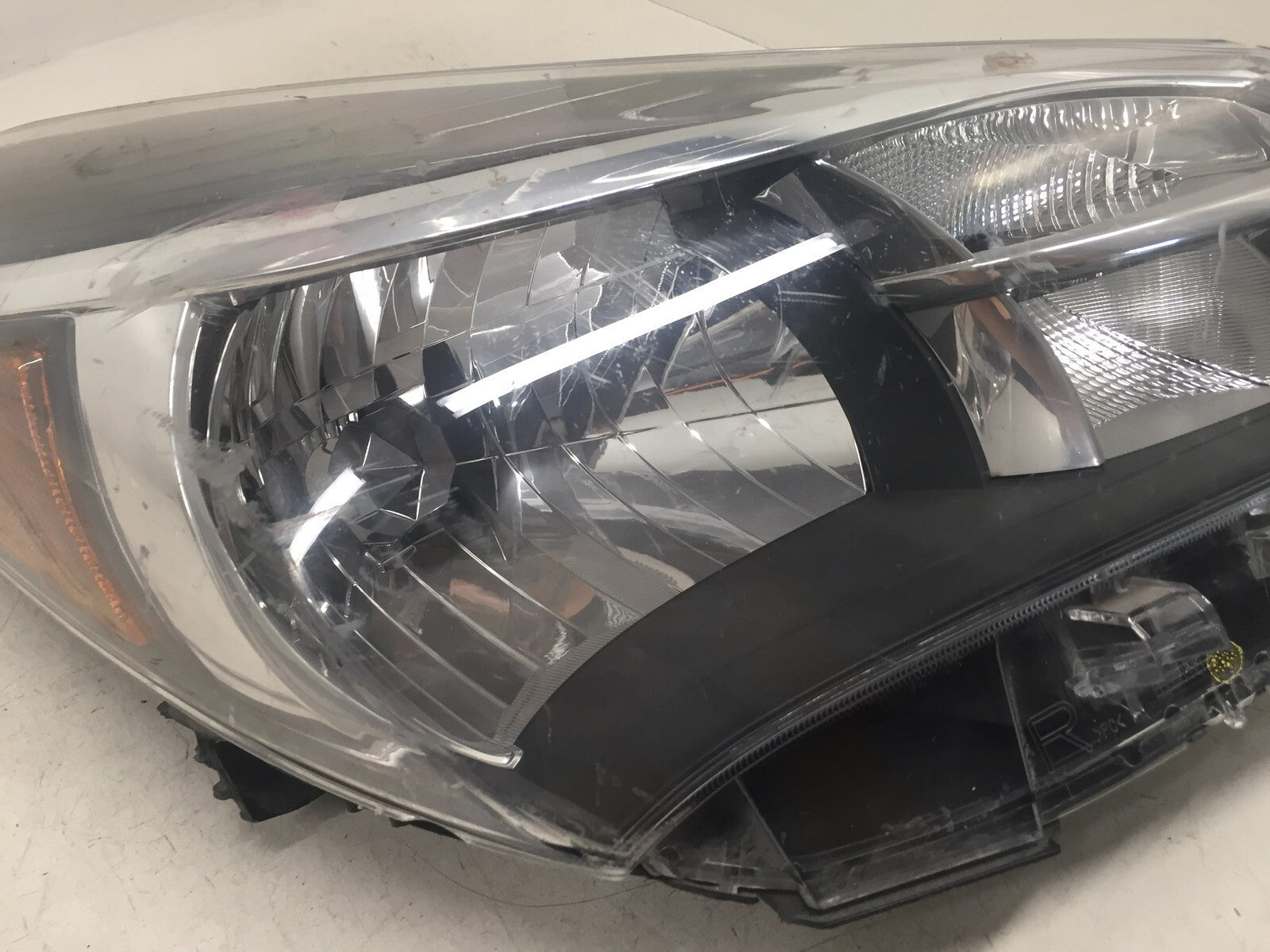 Headlight Damaged Passenger Right RH Toyota Yaris HB 2015-2017 81130-0DA70 OEM