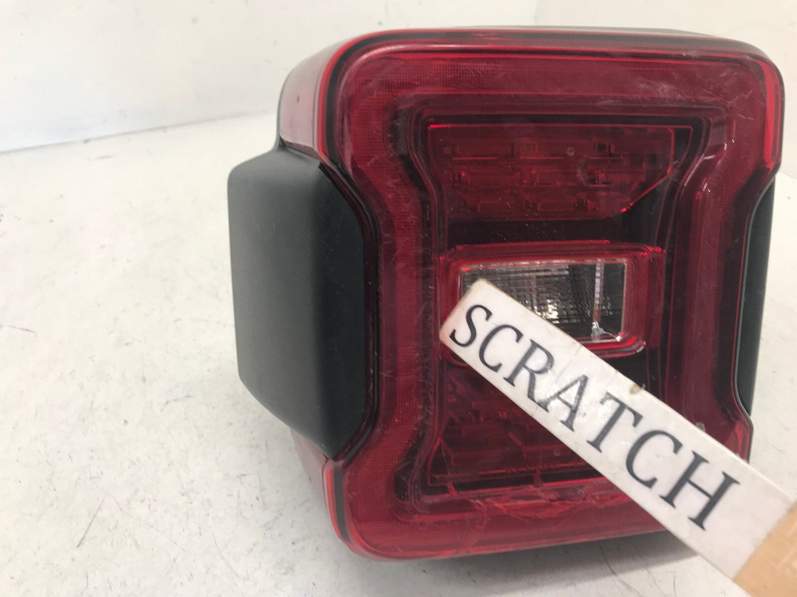 Tail light Damaged Left Driver LH 2018 2021 Jeep Wrangler 68474045AA OEM