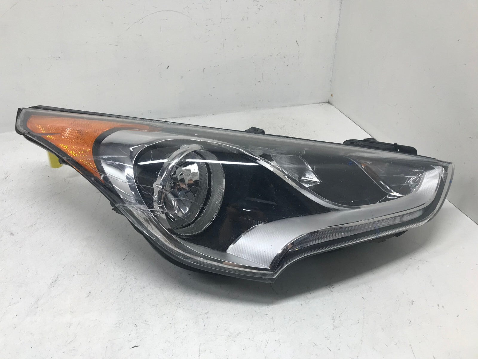 Headlight Damaged Right RH 12-2017 Hyundai Veloster PARTS ONLY 92102-2V030 OEM