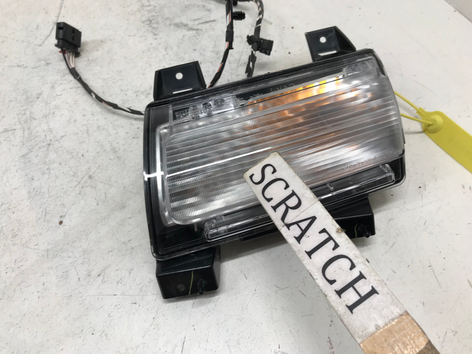 Parking light Damaged Lamp LH Driver Jeep Wrangler 2018-2023 68307245AH OEM