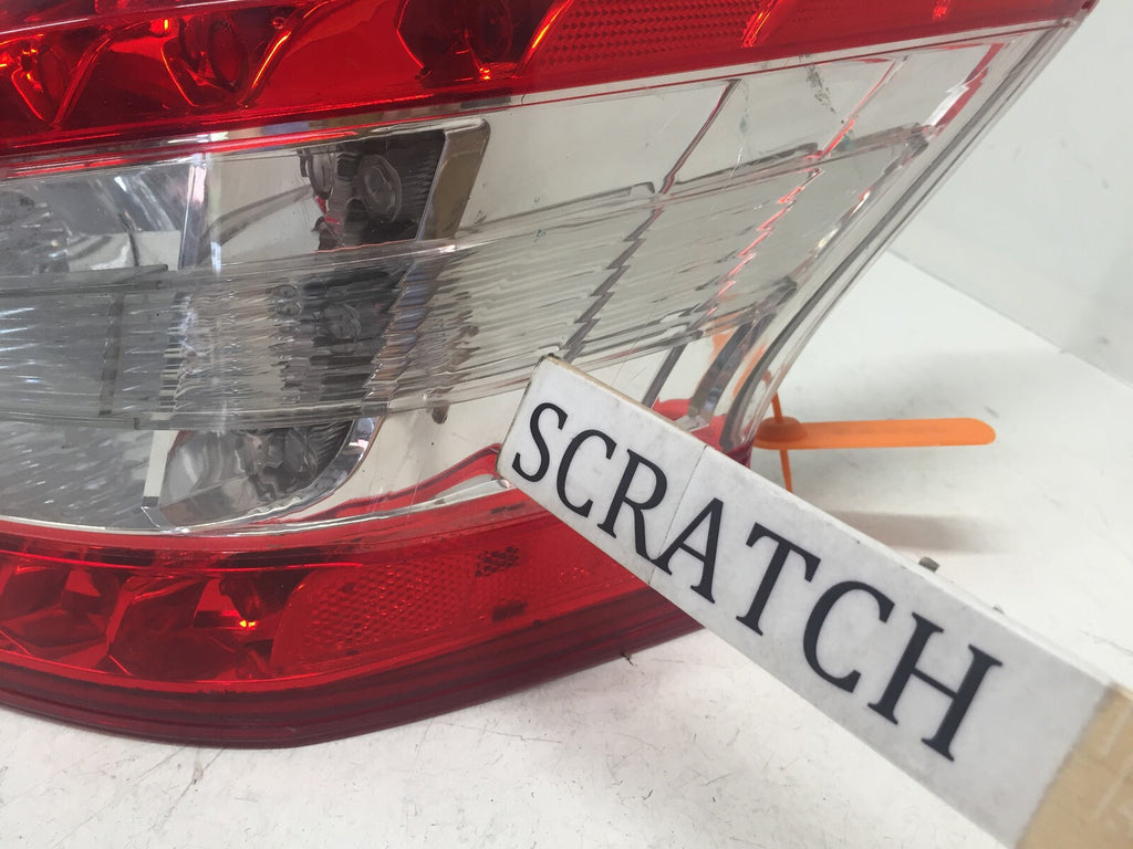 Tail light Damaged Passenger Side RH 2013 2014 2015 183446-02 OEM