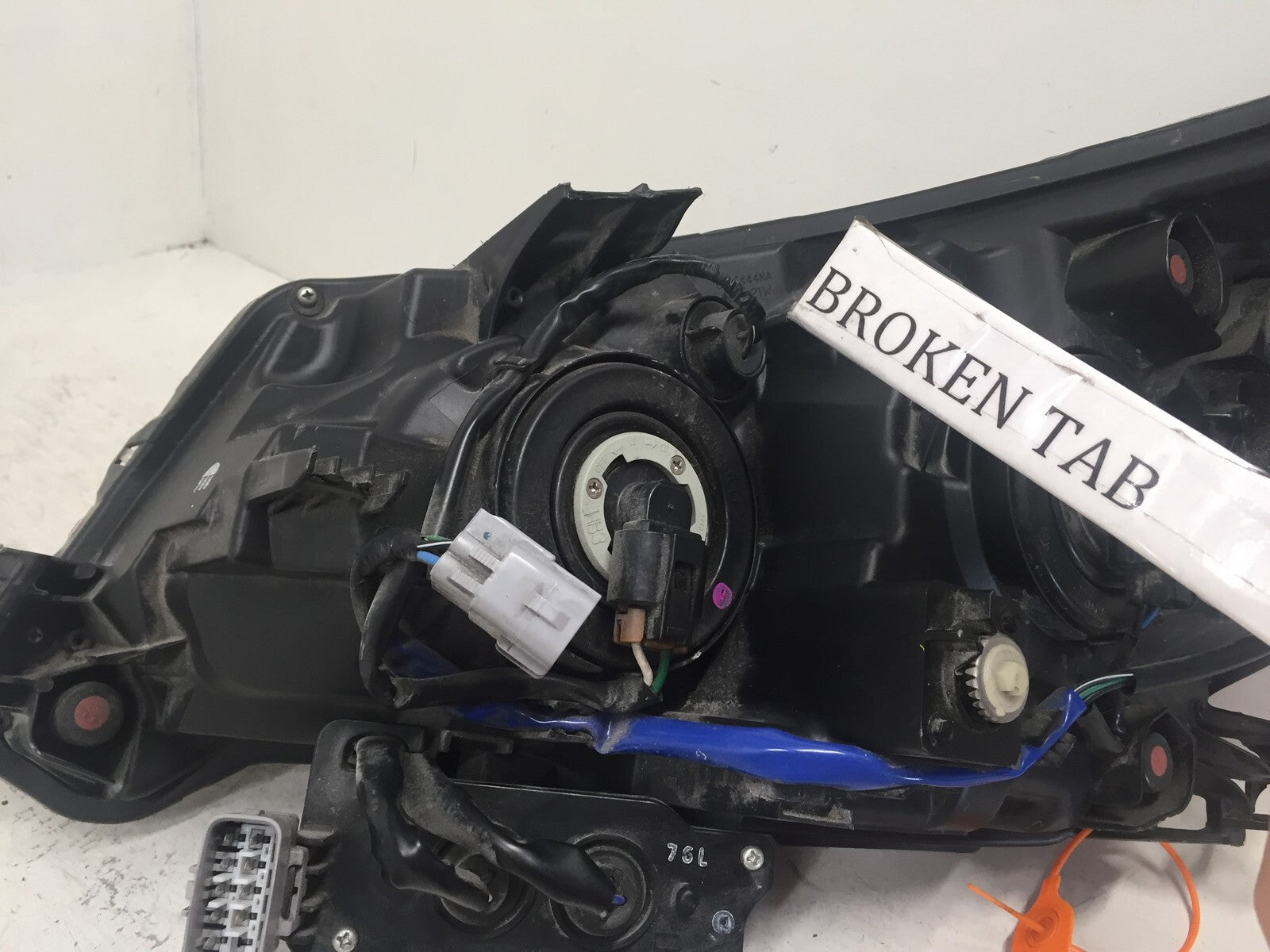 Halogen LED Headlight Damaged Right RH Passenger Subaru Forester 2017 2018 OEM