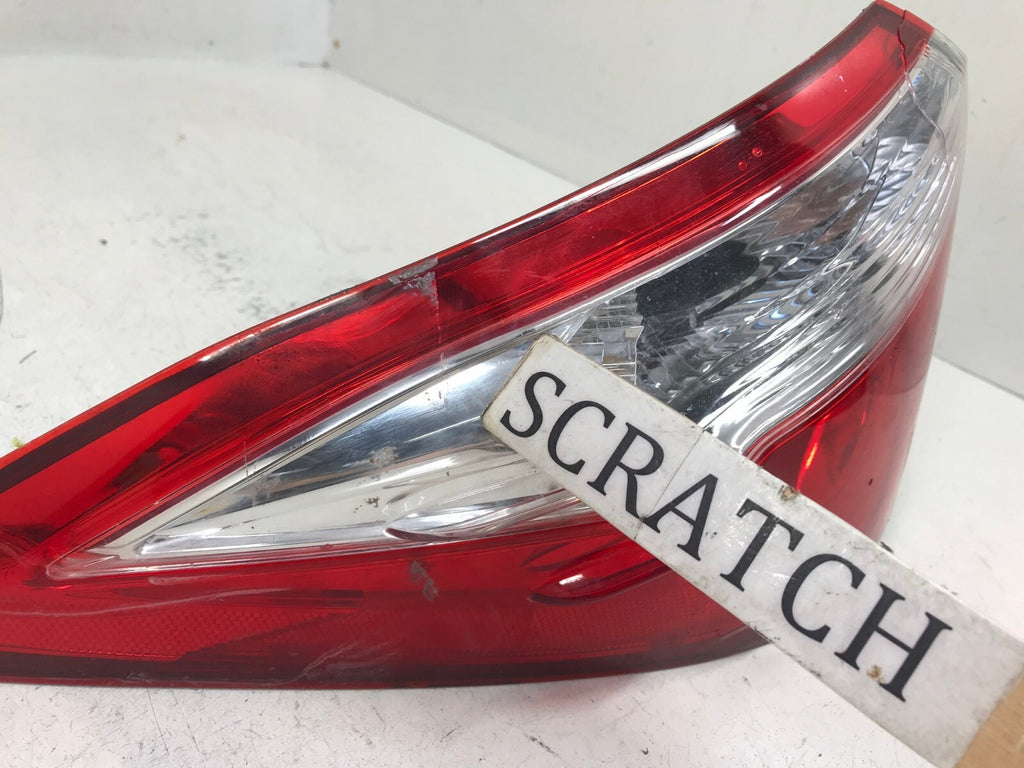 Tail light Damaged LH Driver 17 2018 2019 Toyota Corolla 81550-02B00 OEM