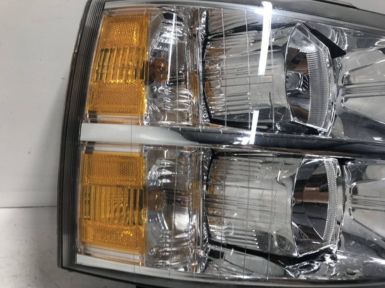 Headlight Damaged RH Right Chevy Silverado 1500 2500 3500 07-2013 22853028 OEM