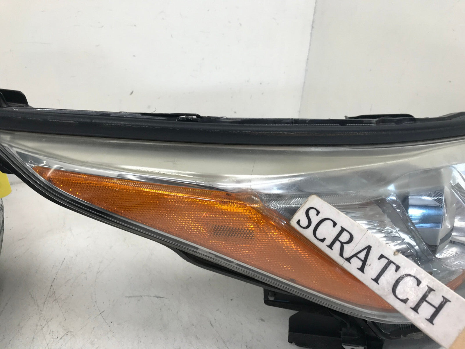 Headlight Damaged Passenger Right RH Toyota Highlander 2014-2016 811100E250 OEM