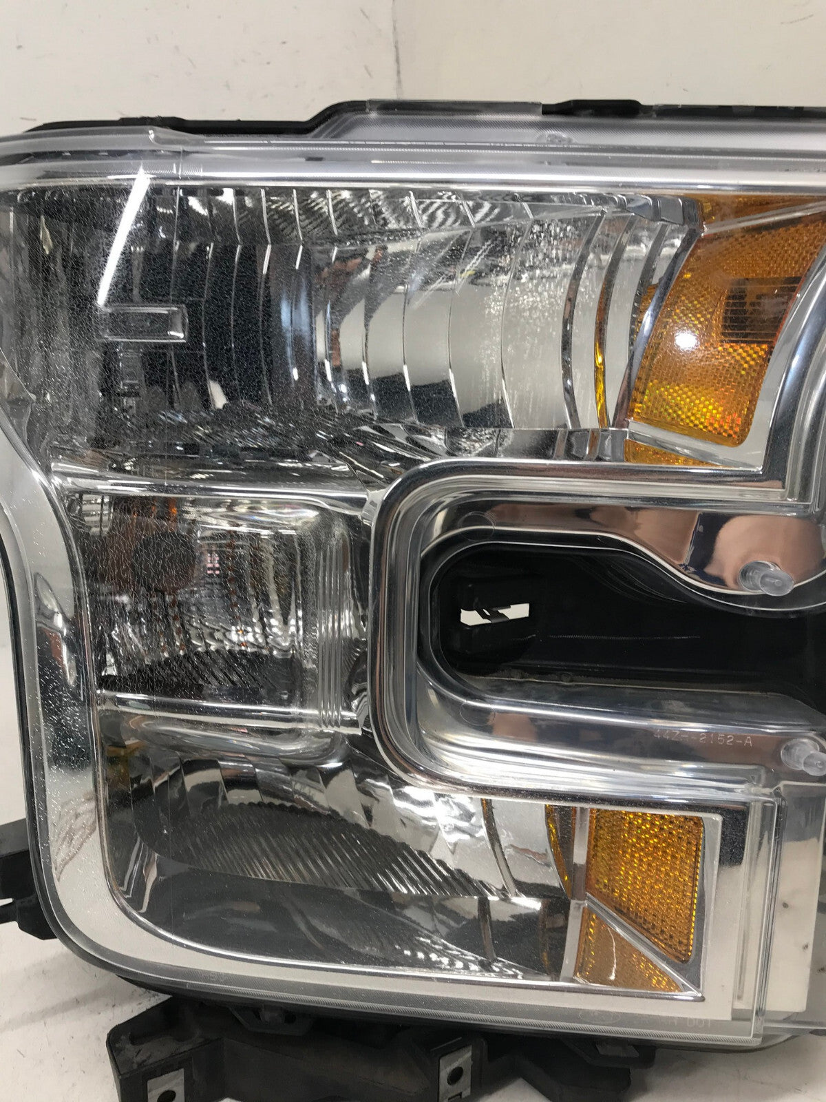 Headlight Damaged Halogen RH Passenger Ford F150 2015 2016 2017 FL34-13005-A OEM